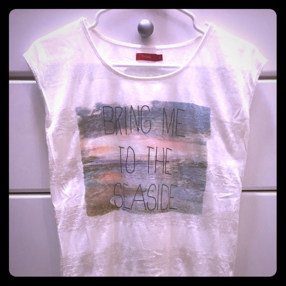 Tissaia brand white striped t-shirt
